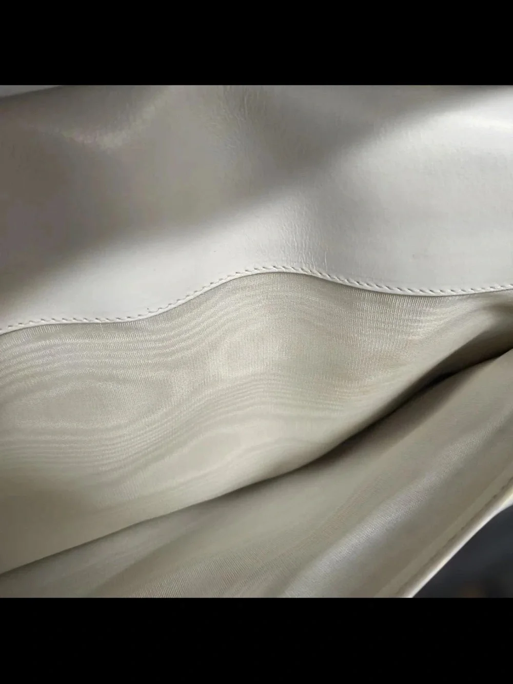 Gucci White Envelope Leather Clutch with Gold-Tone Hardware